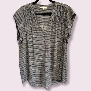 Daniell Rainn Top 2X Black Zigzag Pattern